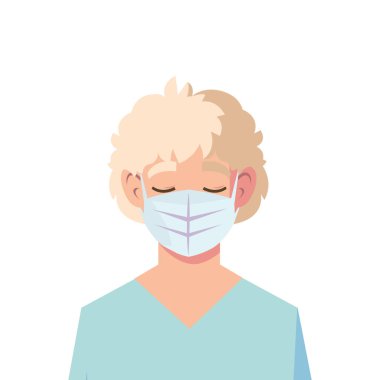 Üniformalı ve maskeli bir doktor.
