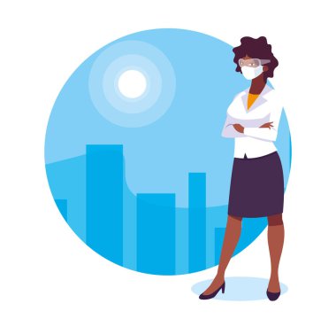 Maskeli ve gözlüklü kadın mühendis.