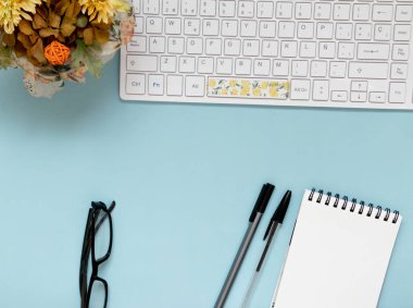 Girişimci ev mavi ofis, kurumsal çalışma alanı, düz bir bakış açısı