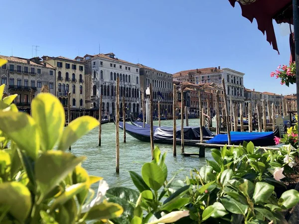 Обед Большом Канале Венеции — стоковое фото