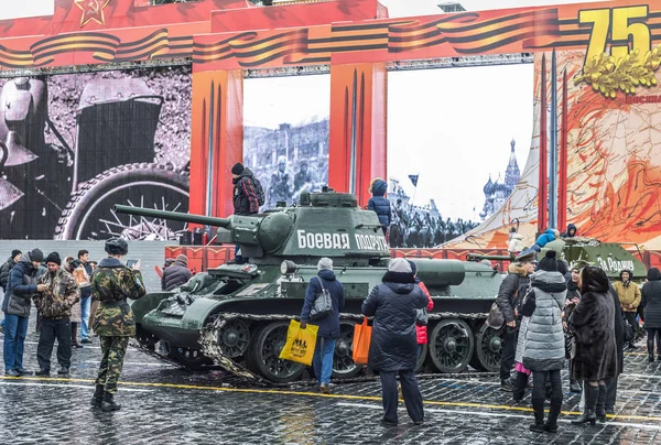 Выставка военной техники на Красной площади в Москве . — стоковое фото