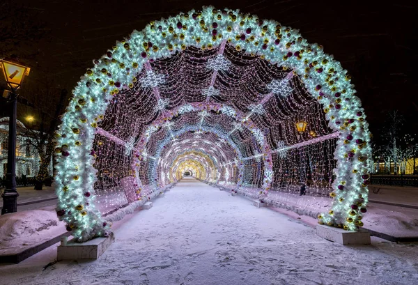 Año Nuevo y decoración de la iluminación de Navidad de la ciudad. Rusia , — Foto de Stock