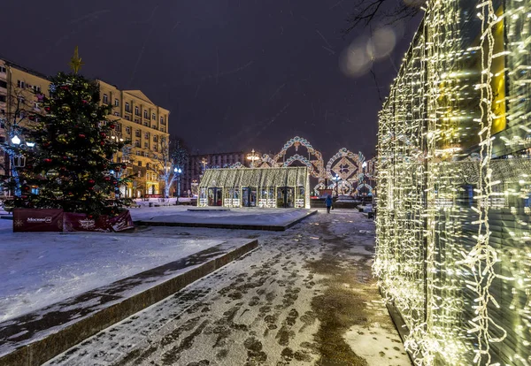 Año Nuevo y decoración de la iluminación de Navidad de la ciudad. Rusia , — Foto de Stock