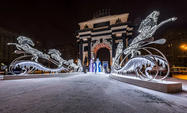 Πρωτοχρονιά και τα Χριστούγεννα διακόσμηση φωτισμό της πόλης. Ρωσία, Εικόνα Αρχείου
