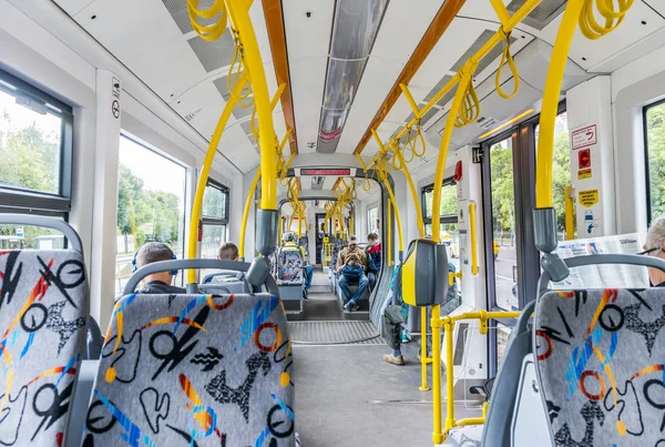 Het interieur van een moderne tram in Moskou. Rechtenvrije Stockfoto's