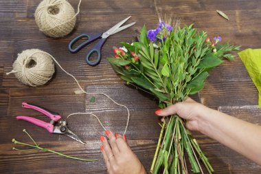 Renkli buket çiçek çok yapım