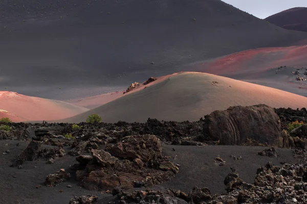 Deserto paisagem vulcânica de pedra em Lanzarote, Ilhas Canárias — Fotografia de Stock