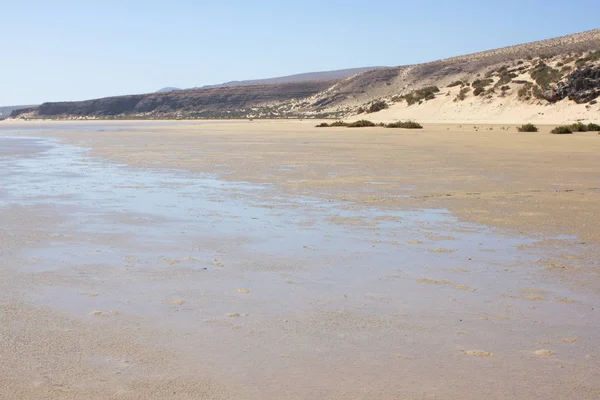 Costa Calma beach, mavi açık lagün inanılmaz görünümünü. Playa Barca, Fuerteventura, Kanarya Adaları, İspanya — Stok fotoğraf