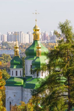 Vydubychi Manastırı Kiev panoramik manzaralı yer. Kiev, Ukrayna'nın panoramik görünümü. Botanik Bahçesi