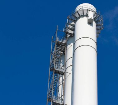 soğutma kuleleri nükleer santral mavi gökyüzü