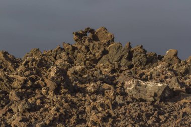 Lav akışı volkanik kaya. Lav alanı Timanfaya Milli Parkı'nda Lanzarote, Kanarya Adaları, İspanya.