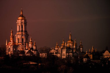 Panoramik uzak ve yakın Mağaralar Kiev, Ukrayna içinde eski Hıristiyan manastır. Kiev-Pechersk Lavra. Tonlama renk. Eski fotoğraf.