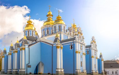 Kiev, Ukrayna Saint Michael yaldızlı Ortodoks katedrali. Güneş ışığı