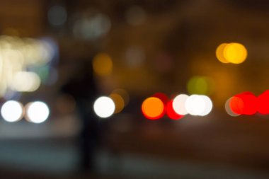 Arka plan bulanık. Bulanık insanlar bir şehirde sokak. Tonda fotoğraf.