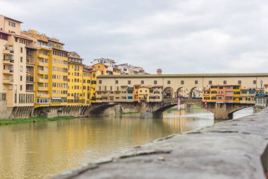 Arno Nehri ve Rönesans şehri güzel panoramik manzaralı. Firenze. İtalya Floransa