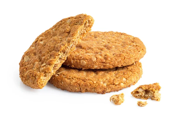 Tweeënhalf knapperig haver en volkoren koekjes met kruimels isol — Stockfoto