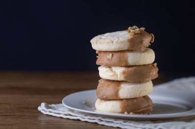 Akçaağaç daldırılmış kurabiye