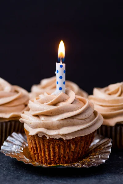 Cupcake Aniversário Com Uma Vela — Fotografia de Stock