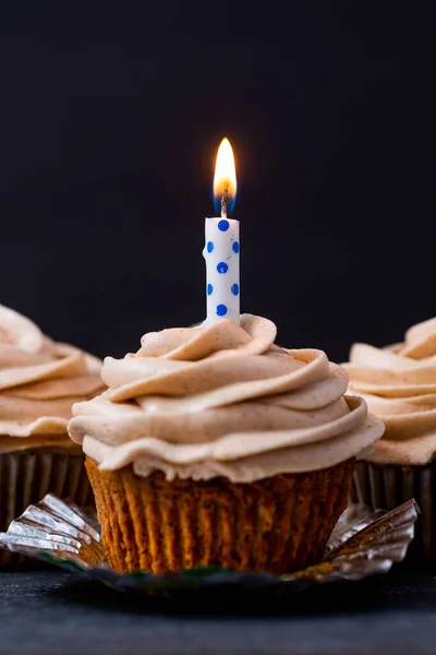 Cupcake Aniversário Com Uma Vela — Fotografia de Stock