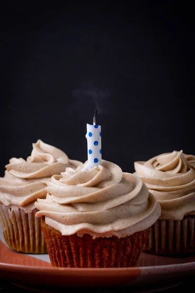 Cupcake Aniversário Com Uma Vela — Fotografia de Stock