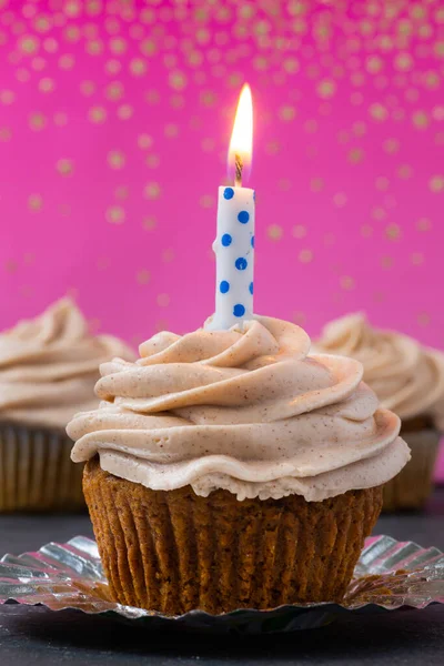 Cupcake Aniversário Com Uma Vela — Fotografia de Stock