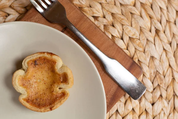 Tereyağlı tart tabakta