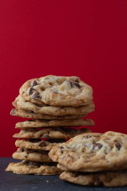 Çikolata ve Karamel Kurabiye Yığını