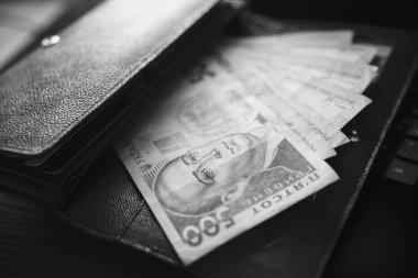 Para, Uah, hryvna, siyah ve beyaz