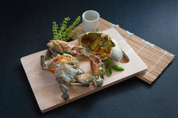 新鲜的母螃蟹 用辣椒酱 威士忌酿制而成 泰国的推荐菜肴 — 图库照片
