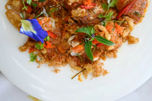 Curry Gebratene Garnelen Mit Litschi Longan Flauschigen Eiern Nahaufnahme — Stockfoto