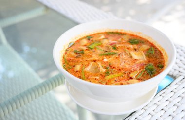 Kalamar Tom Yam, Baharatlı ve Ekşi Kalamar çorbası. Geleneksel Tayland Yemekleri