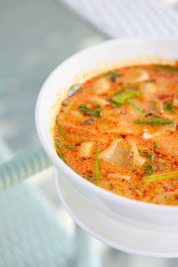 Kalamar Tom Yam, Baharatlı ve Ekşi Kalamar çorbası. Geleneksel Tayland Yemekleri