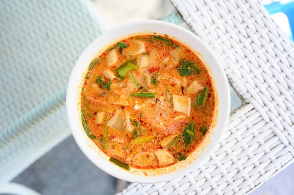 Kalamar Tom Yam, Baharatlı ve Ekşi Kalamar çorbası. Geleneksel Tayland Yemekleri