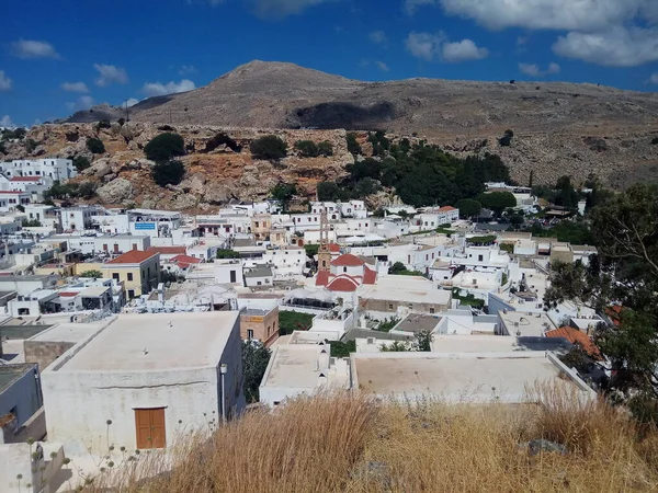 Lindos köyünün panoraması. Lindoların Eski Akropolü