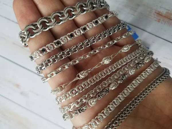 Armbänder Und Ketten Aus Ukrainischem Silber Der Hand Verschiedene Webereien — Stockfoto