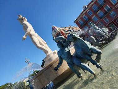 Güzelmiş. 13 Kasım 2019. Fransız Rivierası. Şehir mimarisi.