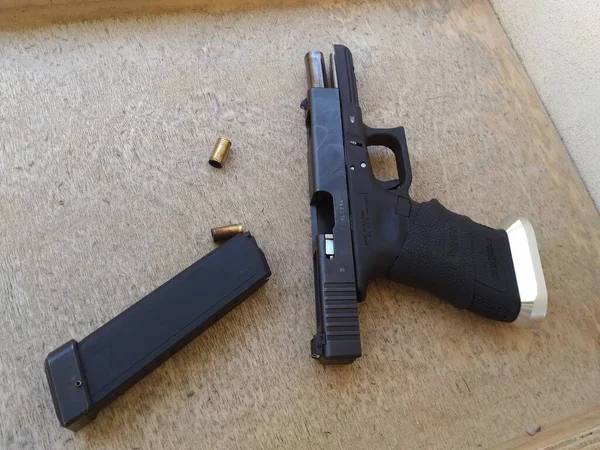 Silah ve mermiler. Tabanca. Silahlar torpidoda. Atış menzili ve mühimmat. Yunanlıların Silahlanması