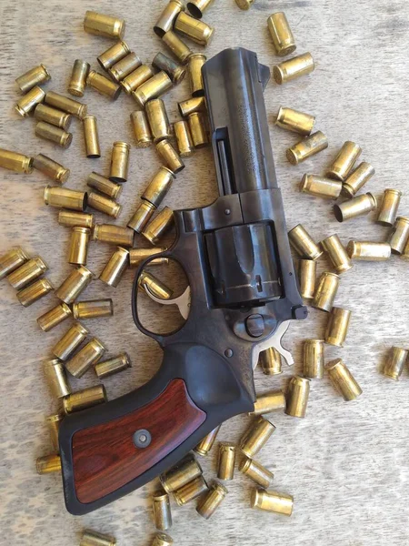 Zbraň Kulky Pistole Zbraně Palubní Desce Střelnice Munice Ozbrojení Řeků — Stock fotografie