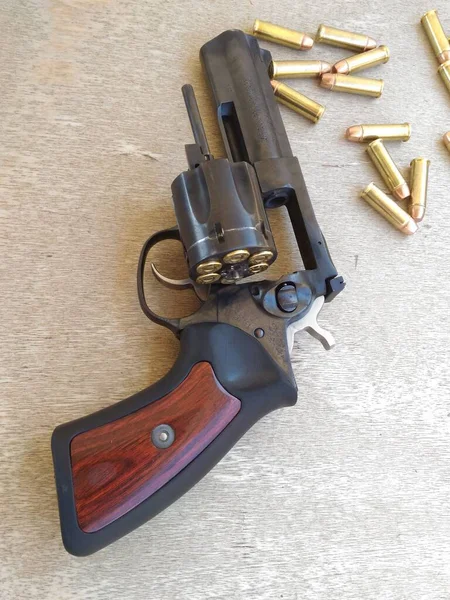 Zbraň Kulky Pistole Zbraně Palubní Desce Střelnice Munice Ozbrojení Řeků — Stock fotografie