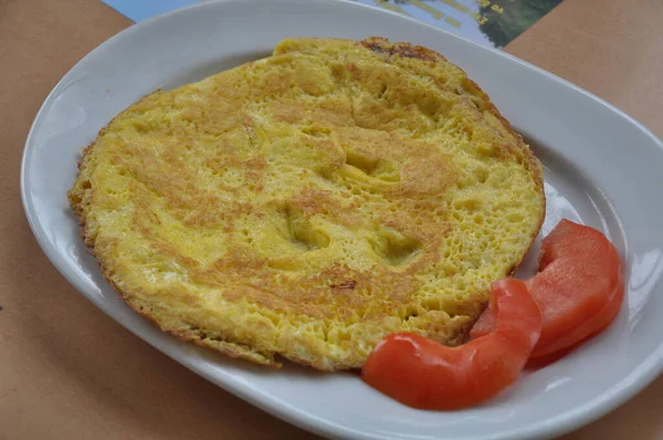 Devekuşu yumurtaları. Hellas 'ın geleneksel mutfağı. Yunan lezzetleri