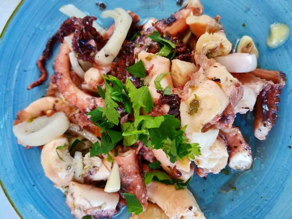 Teller Mit Köstlich Mariniertem Tintenfisch Vorhanden Traditionelle Küche Von Hellas — Stockfoto