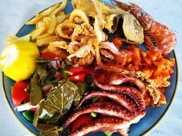 Köstliche Fischplatte Vorhanden Meeresfrüchte Traditionelle Griechische Küche Griechische Gastronomie Die — Stockfoto