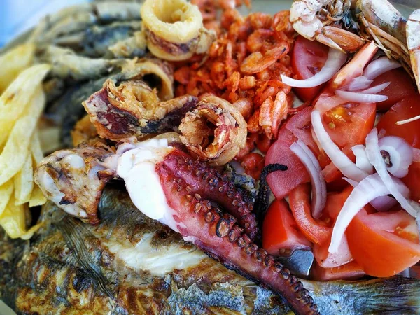 Delicioso Plato Pescado Mariscos Cocina Tradicional Griega Gastronomía Griega Cocina —  Fotos de Stock