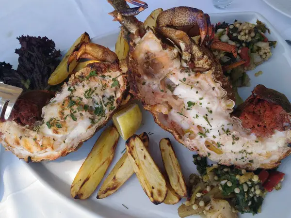 Köstlich Teller Mit Hummer Und Beilage Meeresfrüchte Vorhanden Traditionelle Griechische — Stockfoto