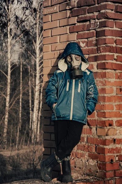 Year Old Boy Blue Jacket Gas Mask Stands Destroyed Wall — Stock Photo, Image