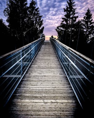 Scheidegg Almanya 'sında gökyüzünde dramatik bir hava var