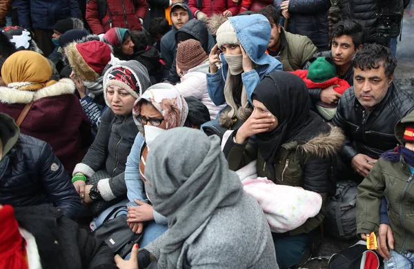 Migranten Warten Türkisch Griechischen Grenzübergang Pazarkule Während Sie Nach Europa — Stockfoto