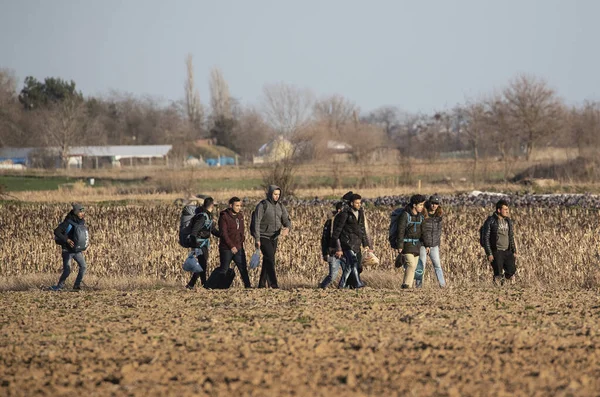 Mars 2020 Edirne Turkiet Migranter Vandrar Vid Den Turkisk Grekiska — Stockfoto