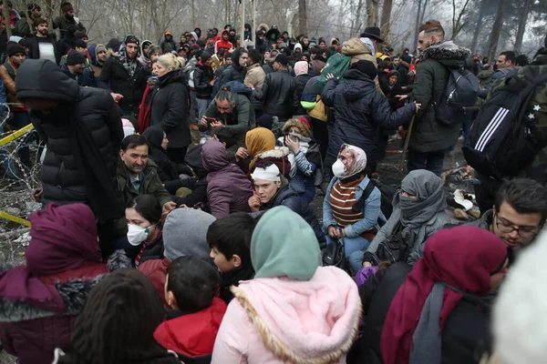 Março 2020 Edirne Turquia Migrantes Esperam Fronteira Turco Grega Pazarkule — Fotografia de Stock