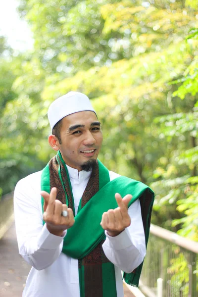 Smiling muslim man show love gesture — Stock Photo, Image
